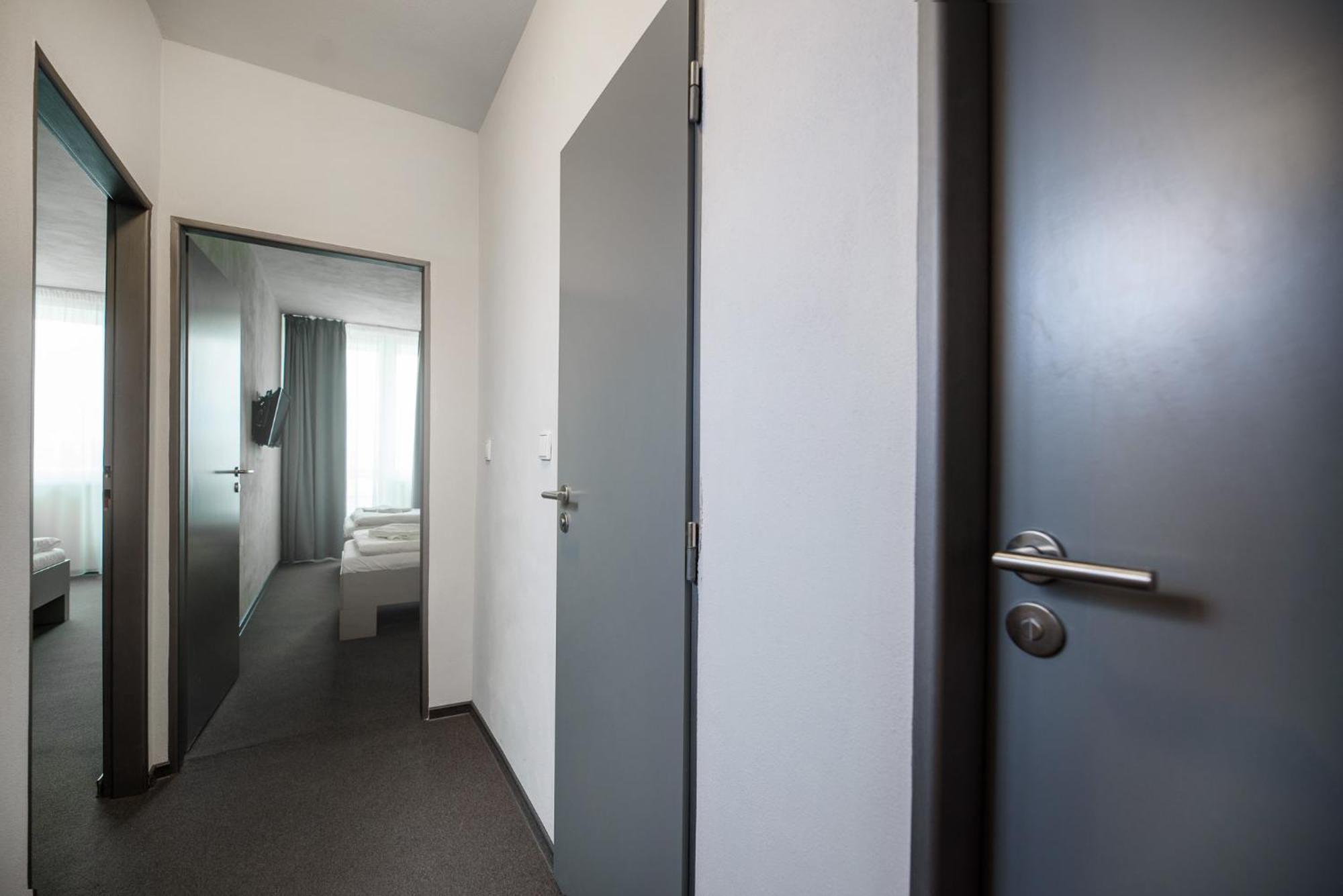 Hotel Atom Тршебич Экстерьер фото